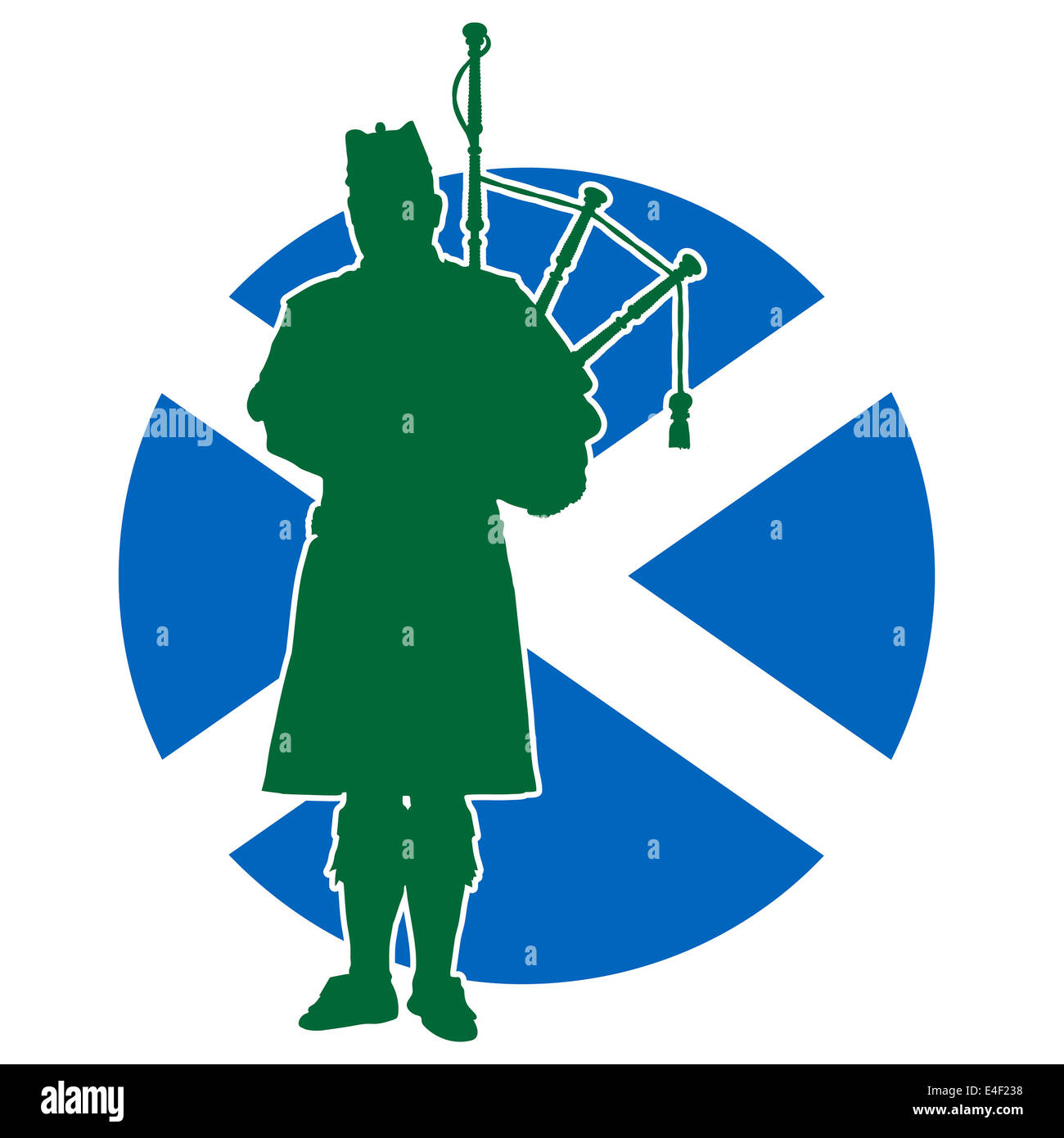 Una silhouette di un suonatore di cornamusa scozzese giocando la cornamusa. La bandiera scozzese è in background Foto Stock