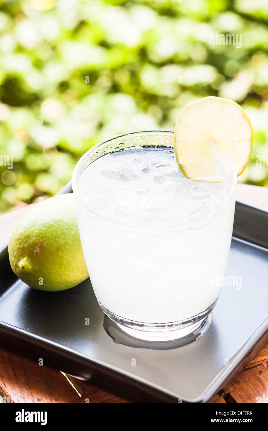 Vetro freddo di succo di lime soda con calce Foto Stock