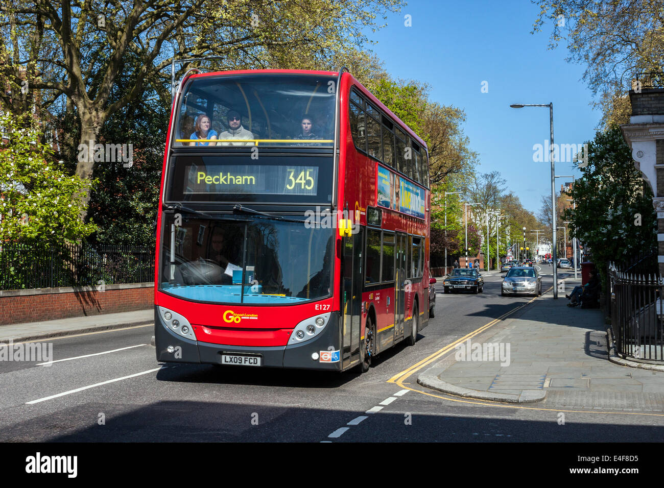 London Bus su Fulham Road Foto Stock