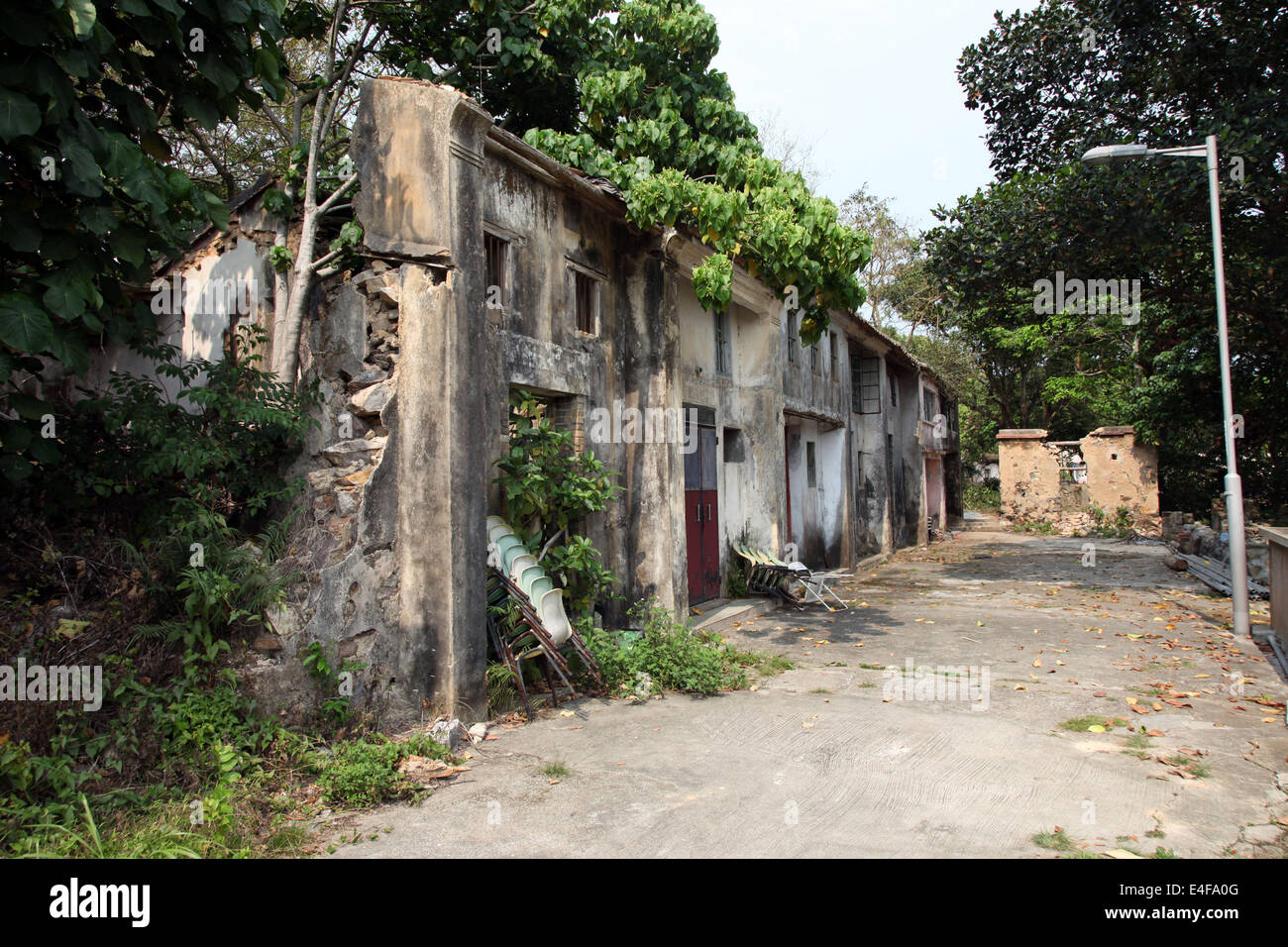 Si tratta di un'immagine o una foto della vecchia casa in rovina o collasso o distrutti. Non vi è nessuno. Si tratta di Hong Kong su un isola Foto Stock