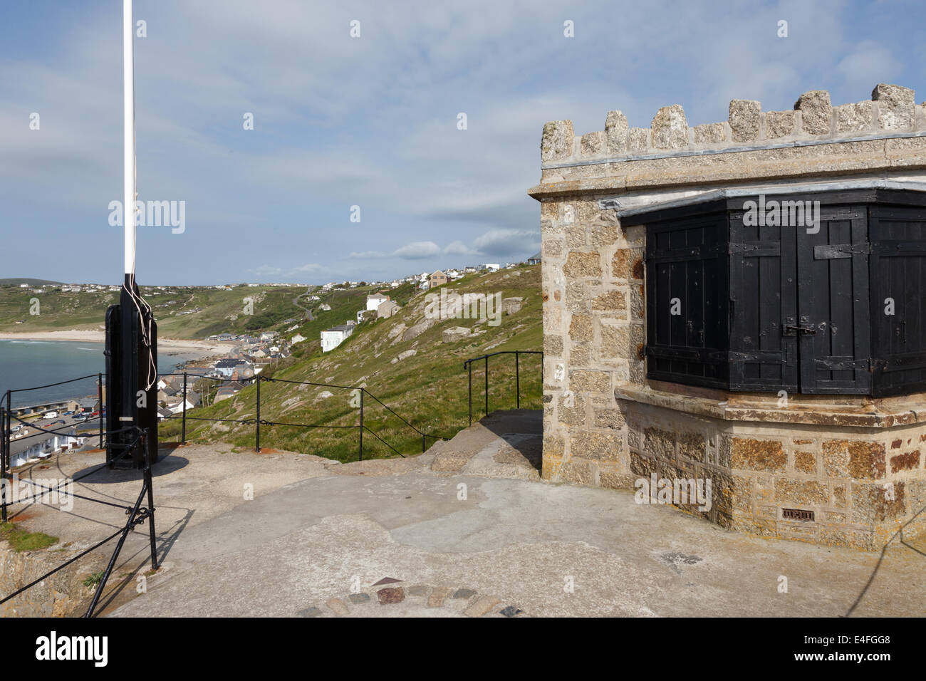 I guardacoste look out capanno vicino a mayon zona scogliera lands end Cornwall Inghilterra Foto Stock