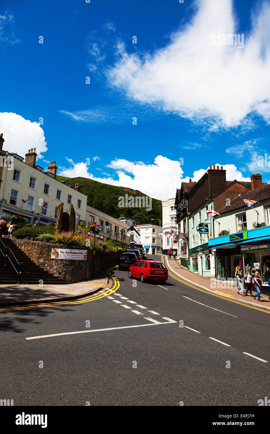 Great Malvern centro città e delle colline in background Costwolds REGNO UNITO Inghilterra Foto Stock