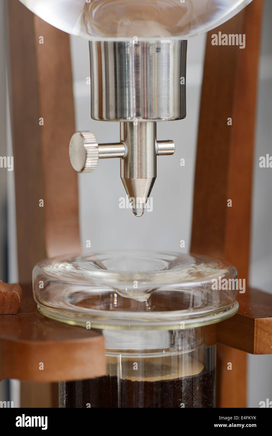 Goccia di acqua della valvola di controllo del dutch caffettiera Foto Stock