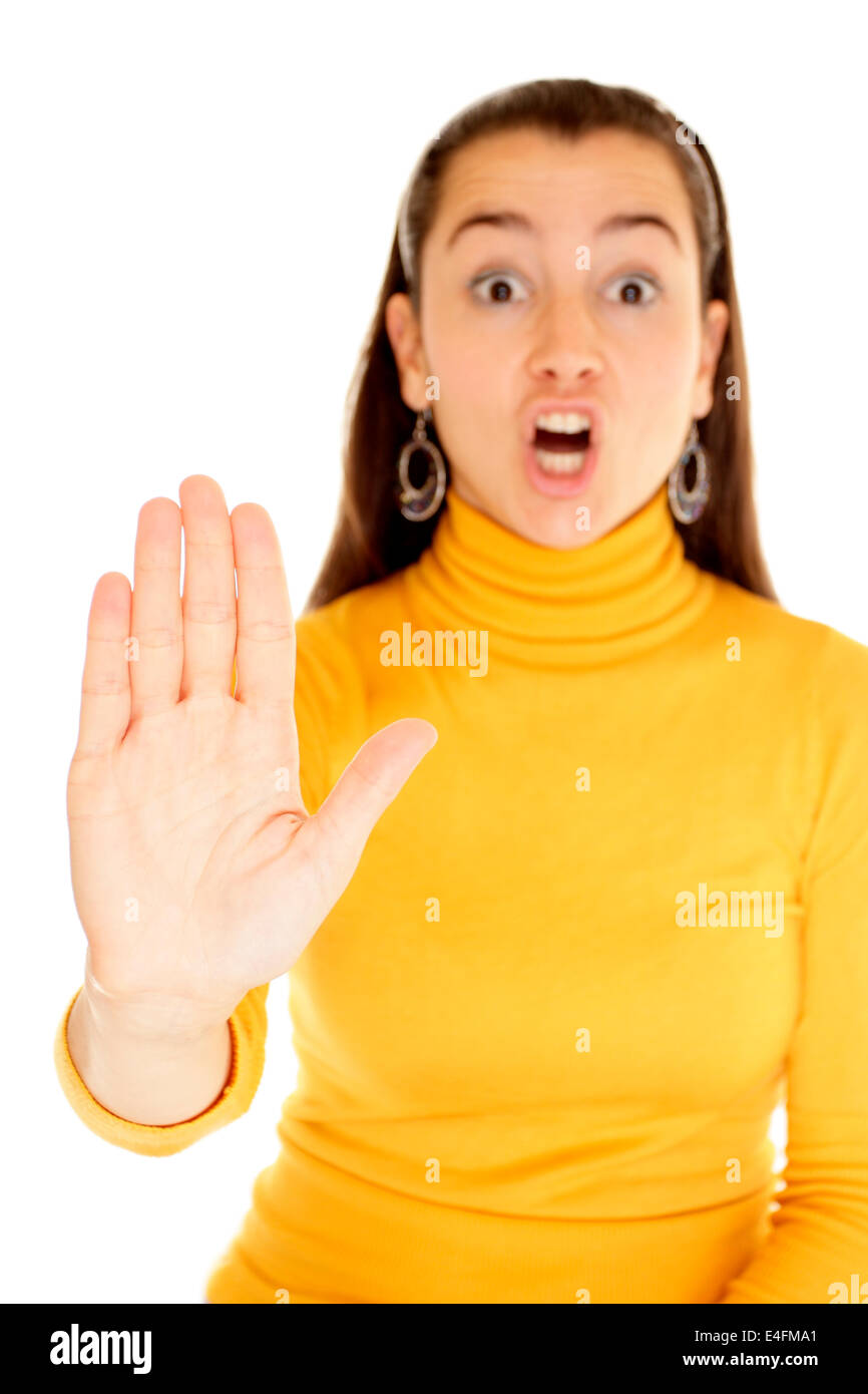 Close-up di una giovane donna gesticolando stop con sfondo bianco Foto Stock