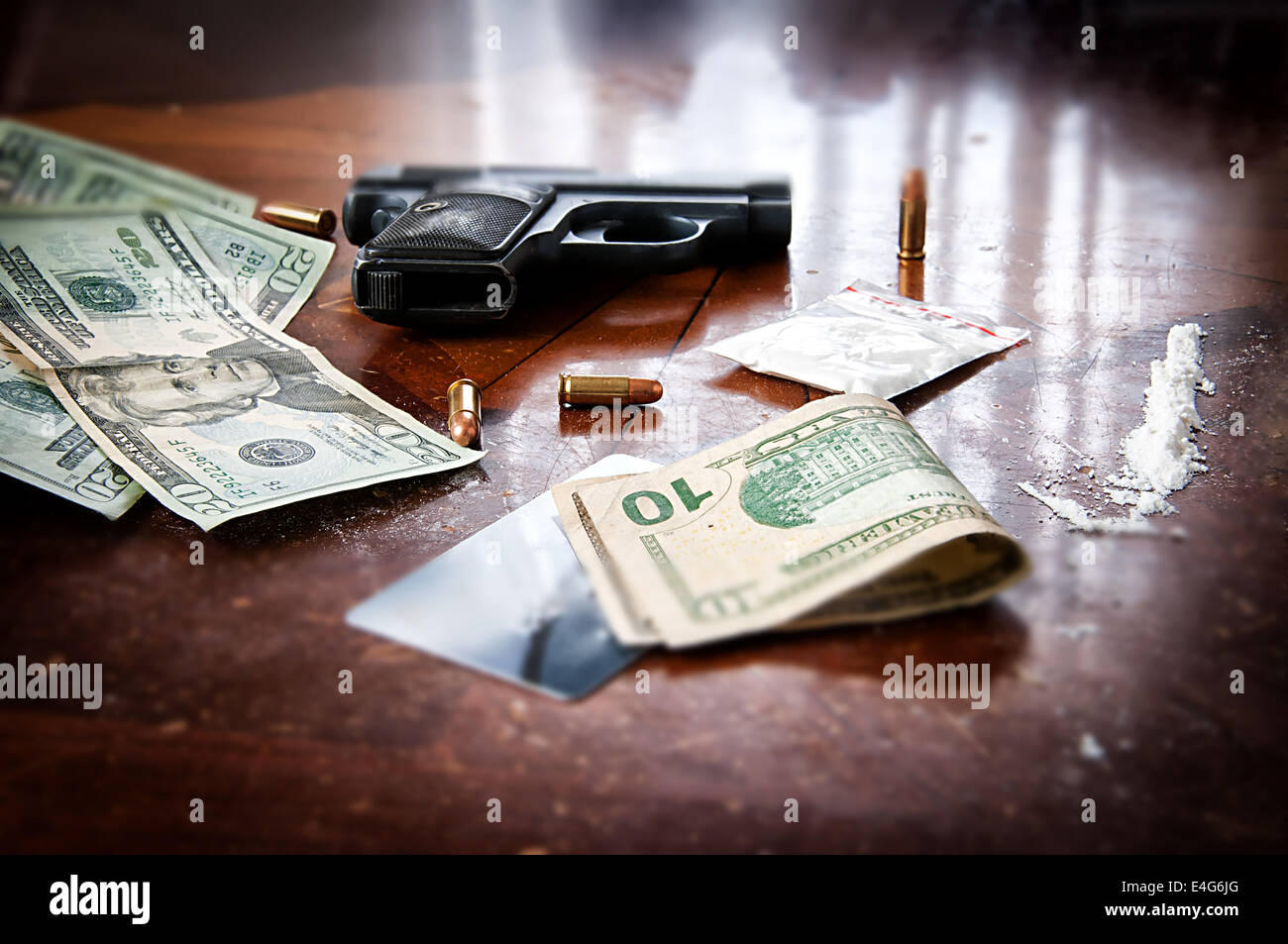 La cocaina, pistola e un sacco di soldi americani per rappresentare una droga illegale transazione Foto Stock
