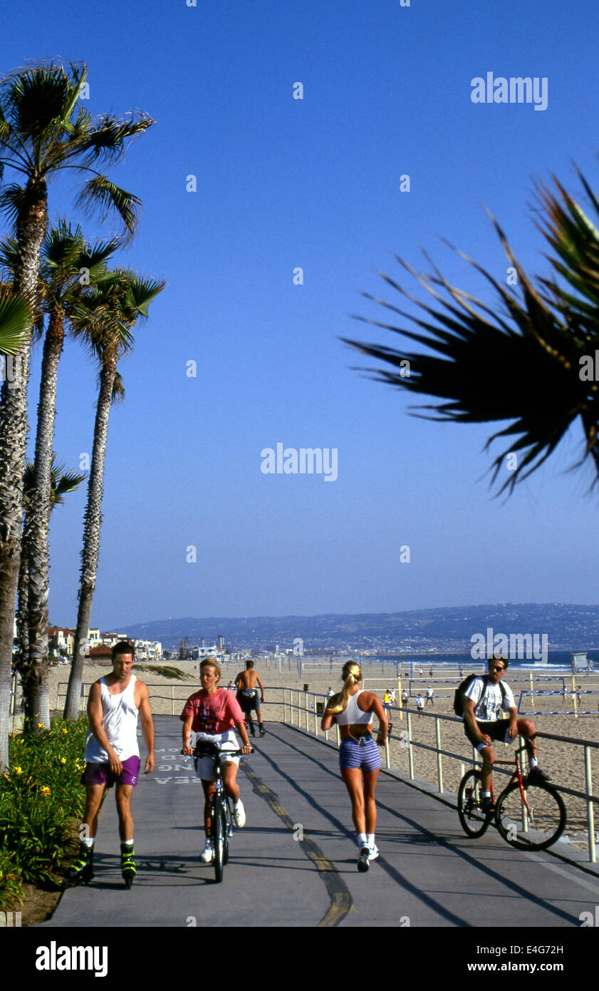 Manhattan Beach bike percorso con Palos Verdes Peninsula in background Foto Stock