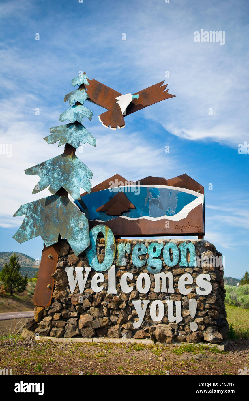 "Oregon vi accoglie' firmare al confine California-Oregon sulla Highway 97 vicino a Klamath Falls, Oregon. Foto Stock