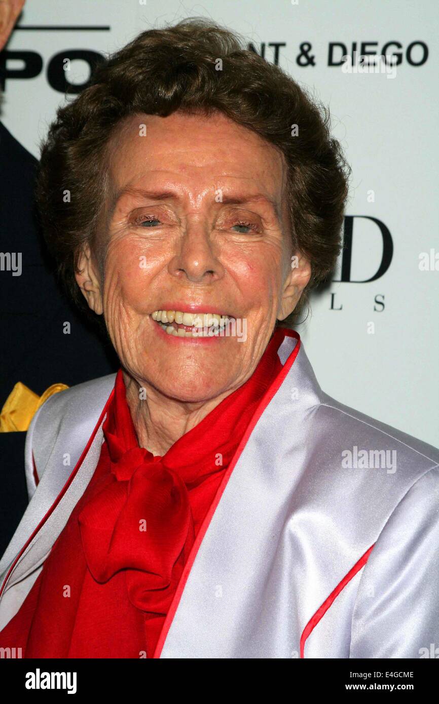 Luglio 10, 2014 - EILEEN FORD, che ha co-fondato Ford Modelli con suo marito Jerry nel 1946 Ð essenzialmente a inventare il moderno business modeling, ed esercitando una enorme influenza sul mondo del vedute della bellezza umana, è morto a 92. Ella era stata ricoverata in ospedale la scorsa settimana dopo aver subito un calo nel suo appartamento di New York. Nella foto - 10 Maggio 2007 - New York New York, Stati Uniti - EILEEN FORD all annuale di fundraising Gala dei Wayuu Taya Foundation al Soho Grand Hotel. © Mitchell Levy/Globe foto/ZUMAPRESS.com/Alamy Live News Foto Stock