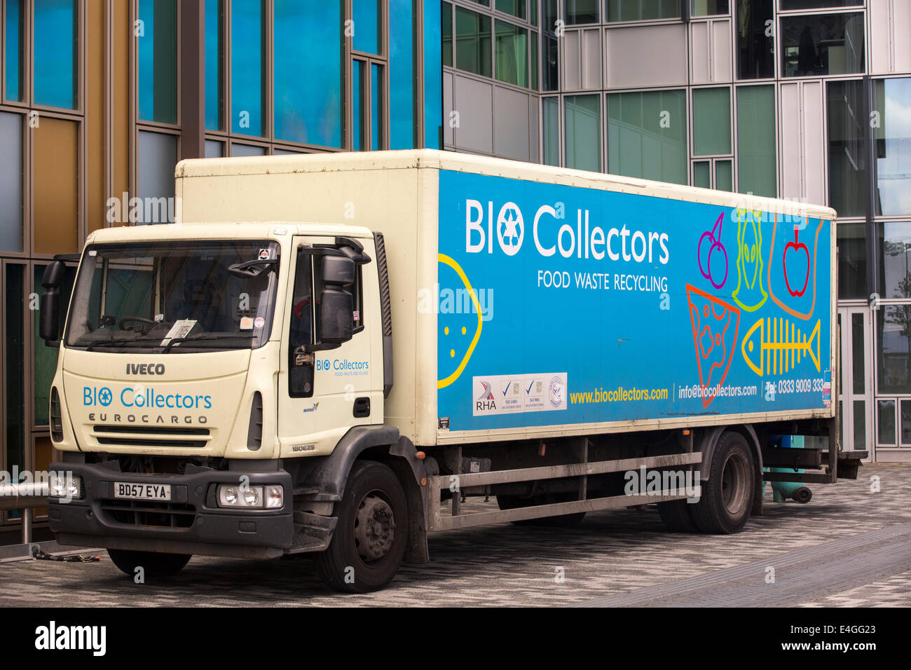 Un alimento per la raccolta di rifiuti carrello in Londra, Regno Unito, che prenderà i rifiuti ad un impianto biodigester per creare il biogas. Foto Stock