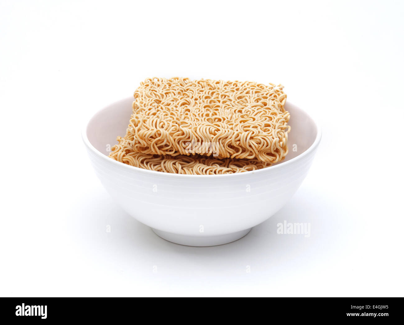 Istante di stile asiatico Dried Noodles isolati su sfondo bianco Foto Stock