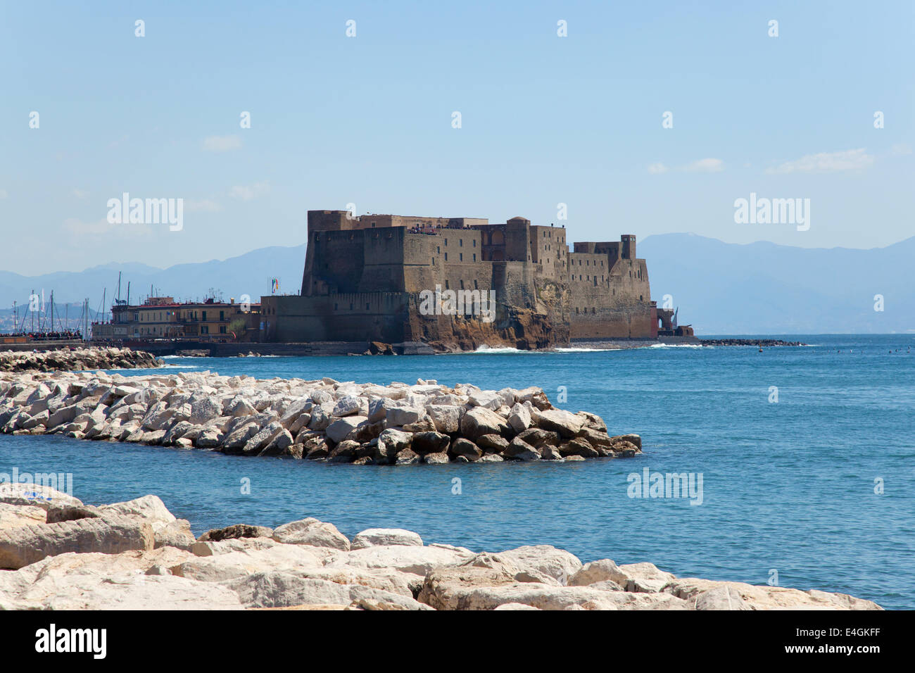 Castel dell'Ovo fortezza nel Golfo di Napoli. Foto Stock