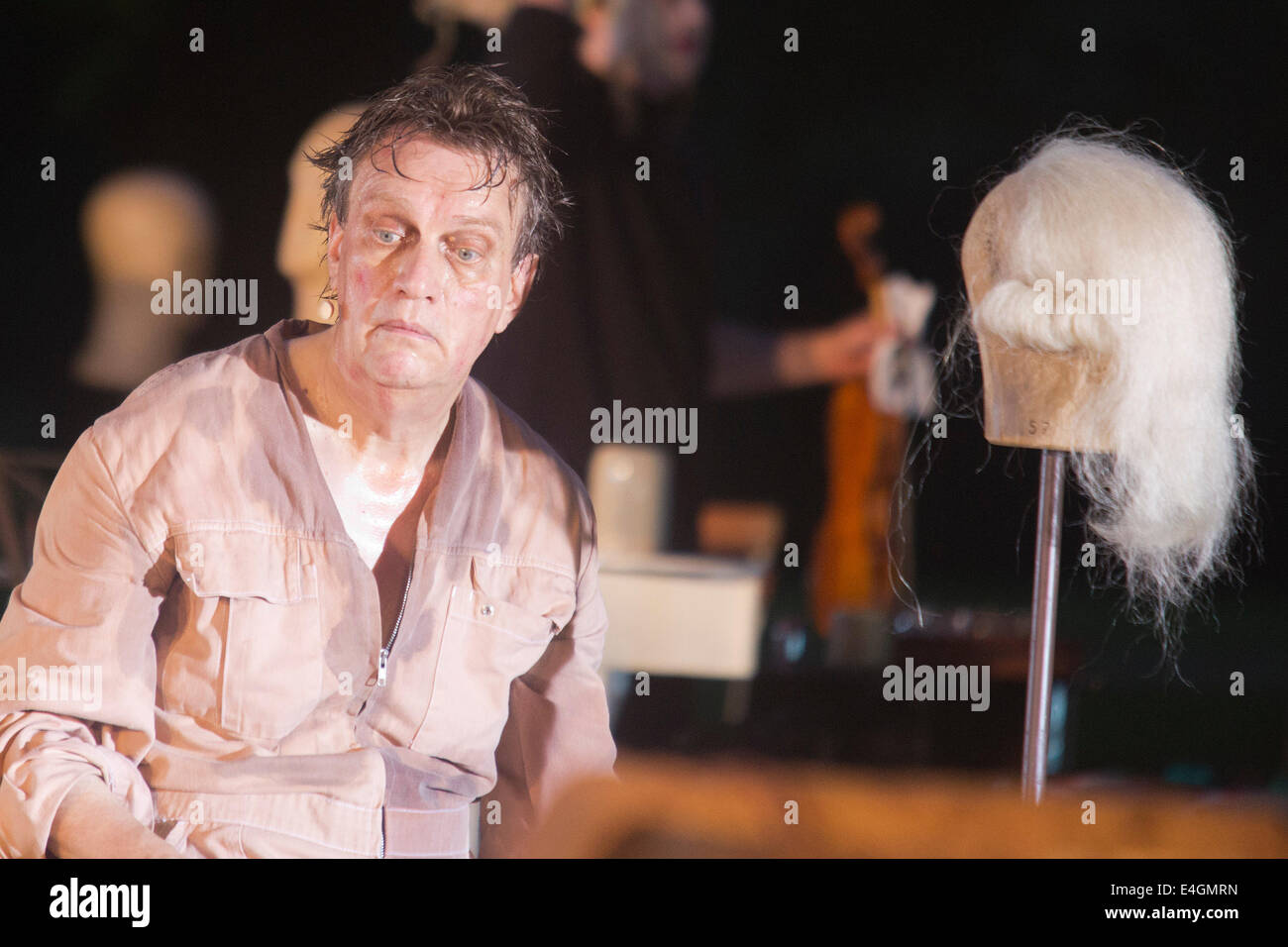 Roberto Ciulli's Theater an der Ruhr eseguire "Woyzeck' durante la loro Weiße Nächte festival a Mülheim an der Ruhr, Germania Foto Stock