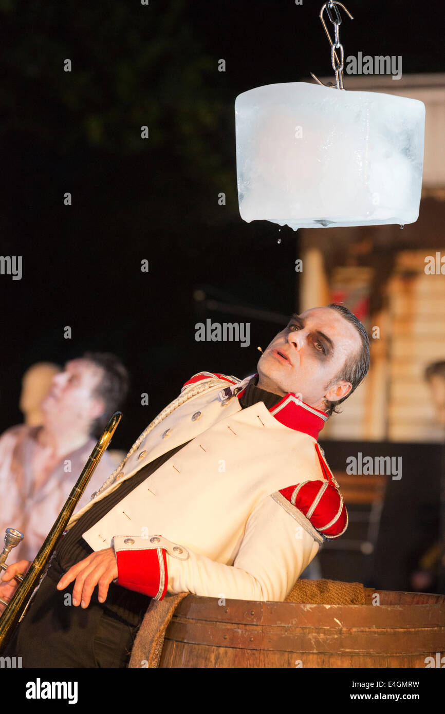 Roberto Ciulli's Theater an der Ruhr eseguire "Woyzeck' durante la loro Weiße Nächte festival a Mülheim an der Ruhr, Germania Foto Stock