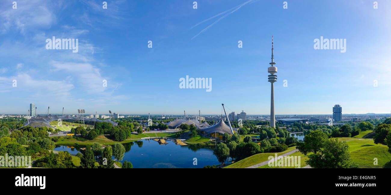 Vista dello Stadio Olimpico di Monaco di Baviera, Olympic Tower, BMW Tower Foto Stock