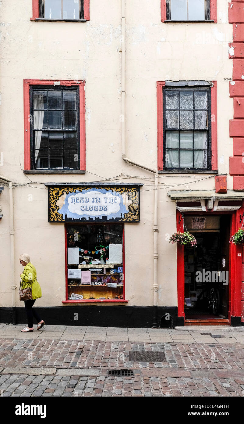 La testa tra le nuvole. Il più antico 'testa shop" nel Regno Unito. Norwich Foto Stock