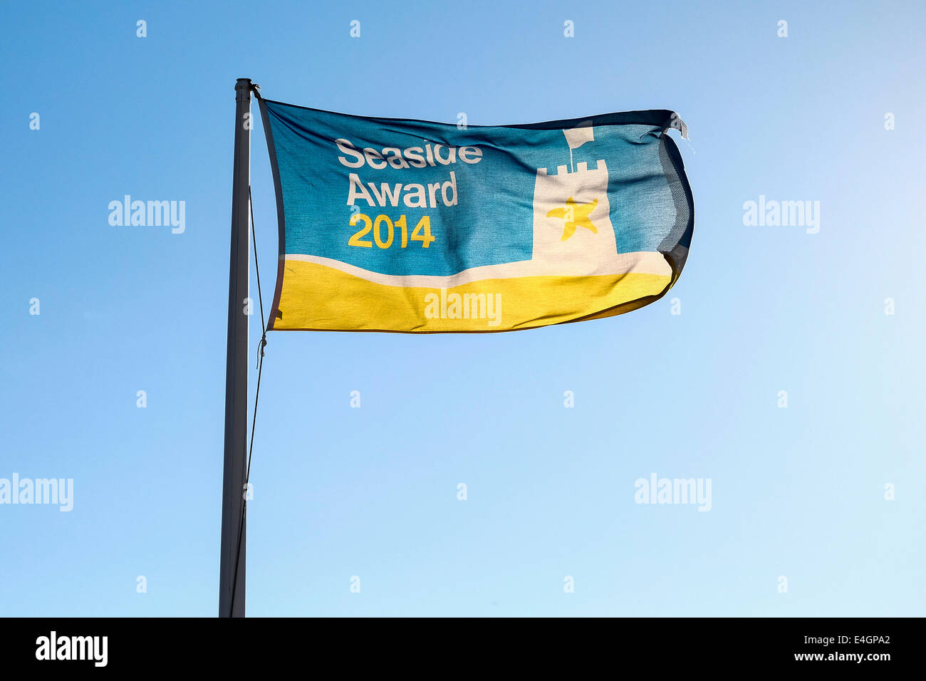 Una bandiera del Seaside Award assegnata a Jubilee Beach a Southend on Sea nell'Essex nel Regno Unito. Foto Stock