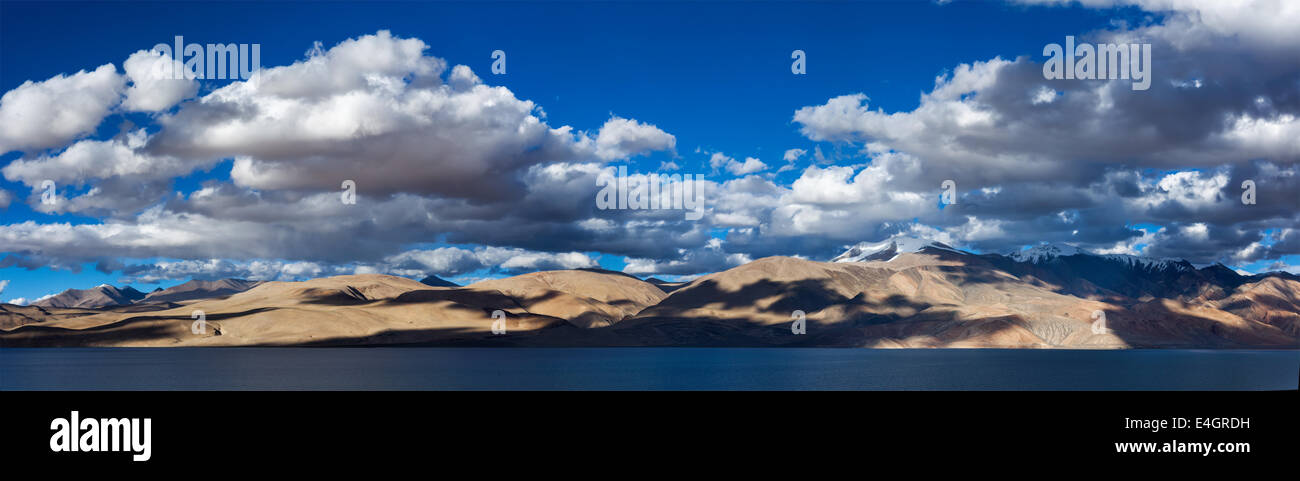 L'Himalayan lago Tso Moriri sul tramonto, Korzok, Ladakh, India Foto Stock