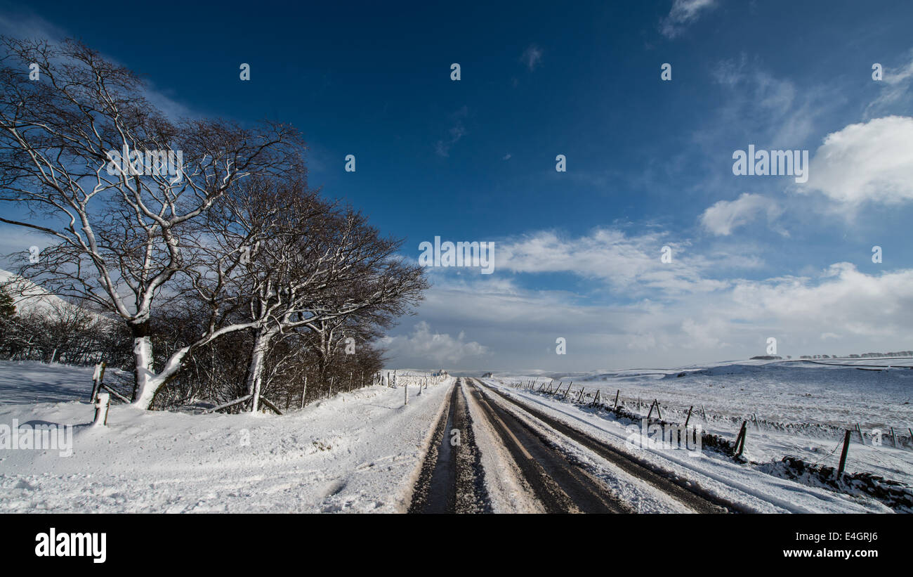 Coperta di neve alta vetta del Peak District Derbyshire Foto Stock