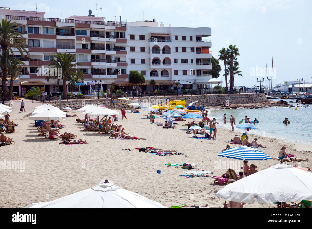 Spiaggia di Santa Eulalia a Ibiza Foto Stock