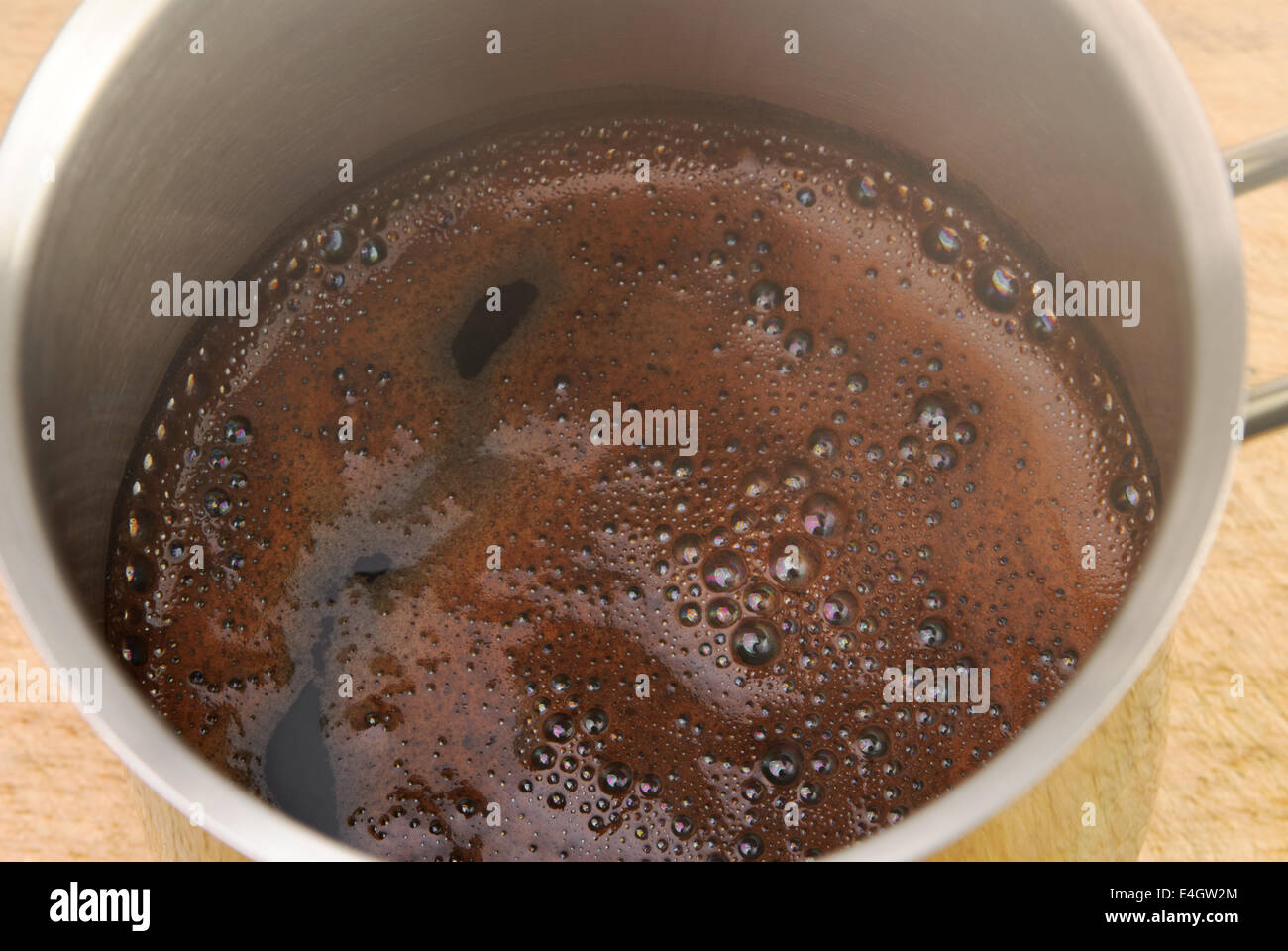 Hot caffè appena fatto in un caffè Foto Stock