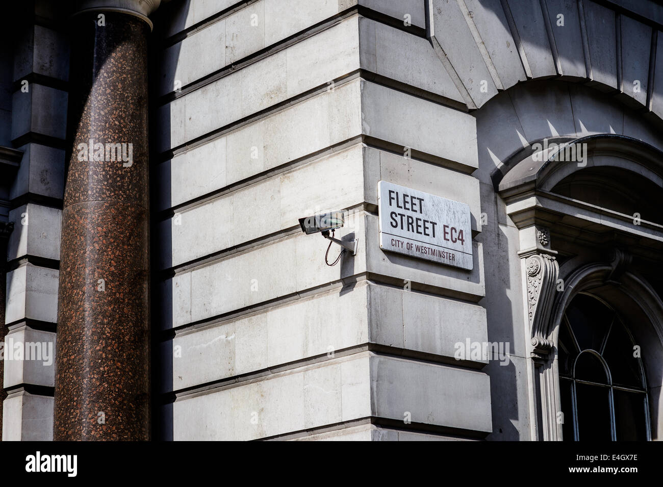 "Fleet Street' cartello stradale una targhetta targhetta del nome su una pietra di Portland building, CE4 East London, Regno Unito Foto Stock