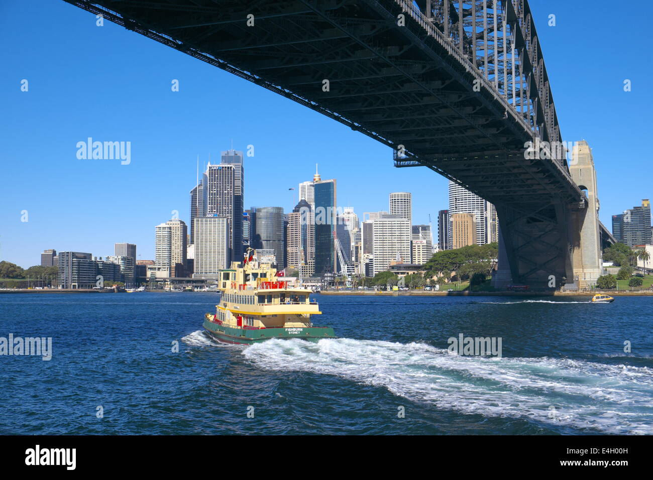 Ferry di Sydney e il Sydney Harbour Bridge, la Sydney, Nuovo Galles del Sud, Australia Foto Stock