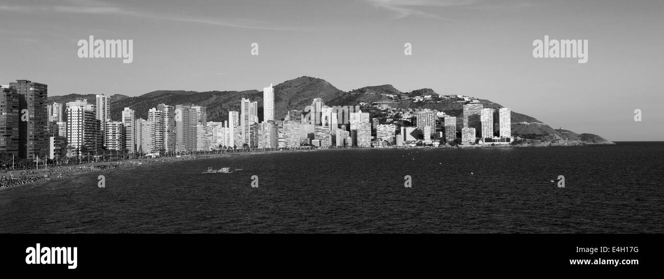 Panoramica di alberghi e Playa de Levante, località di Benidorm, Costa Blanca, provincia di Valencia, Spagna, Europa. Foto Stock