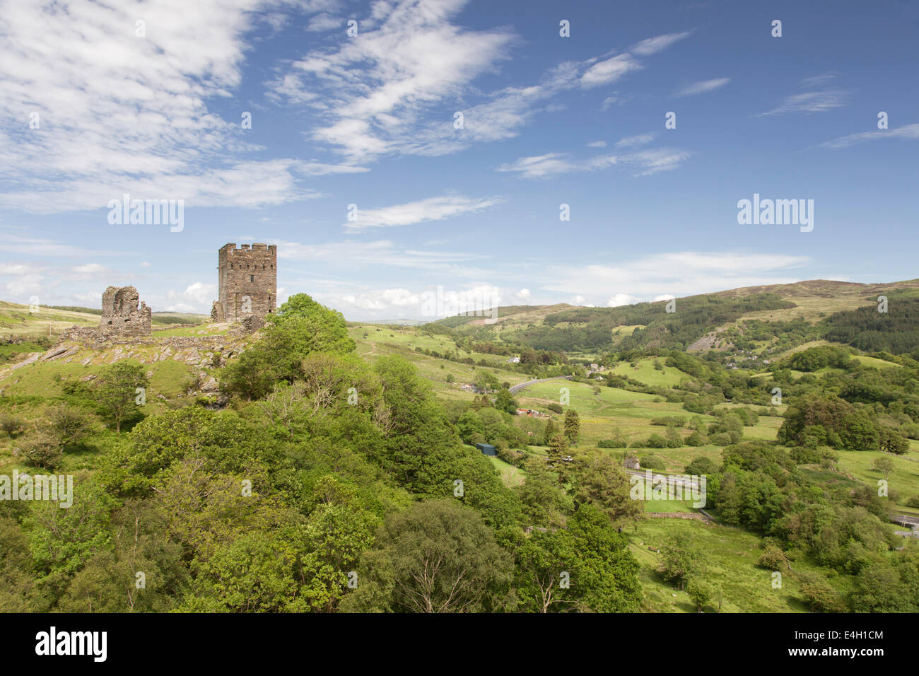 Il castello di Dolwyddelan vicino al villaggio di Dolwyddelan, Snowdonia National Park, North Wales UK Foto Stock