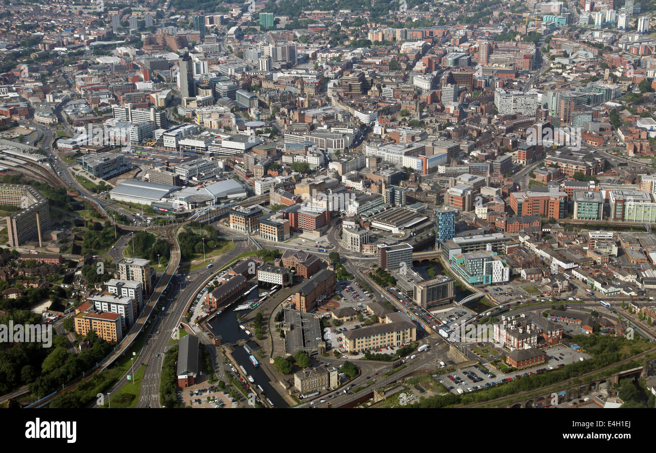 Vista aerea di Sheffield guardando ad ovest attraverso la città Foto Stock