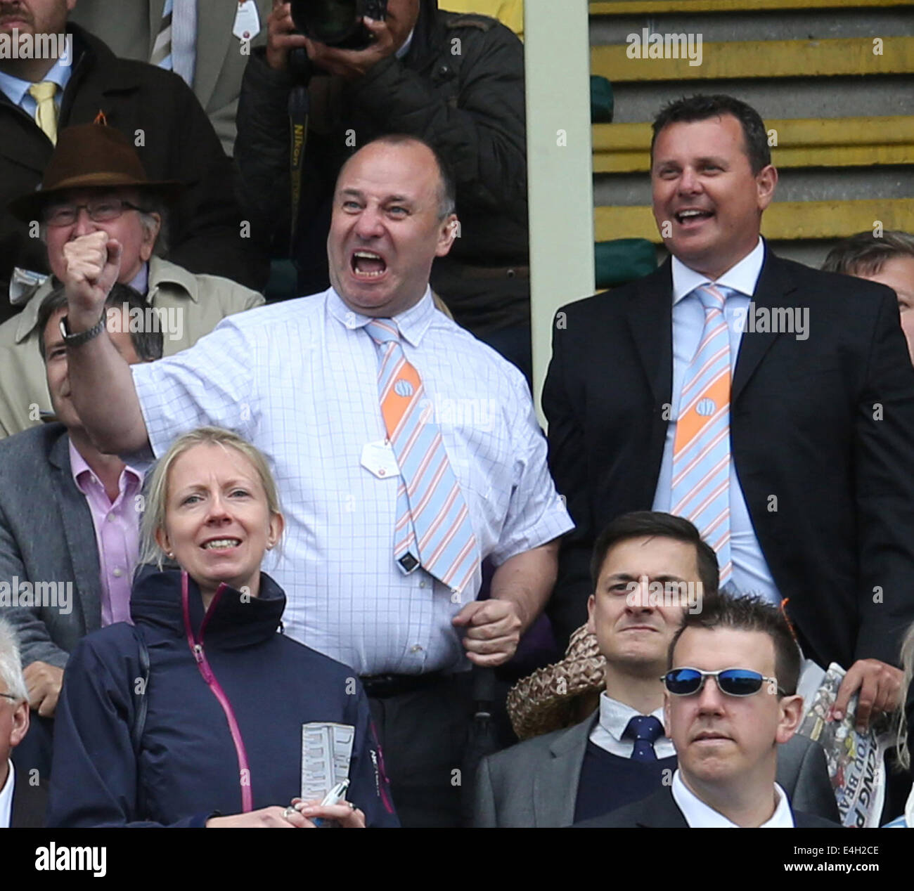 Newmarket, Regno Unito. 11 Luglio, 2014. Moet and Chandon Luglio Festival, QUIPCO Sciur giorno. Gli scommettitori e bookmakers a Newmarket Luglio Festival. Credito: Azione Sport Plus/Alamy Live News Foto Stock