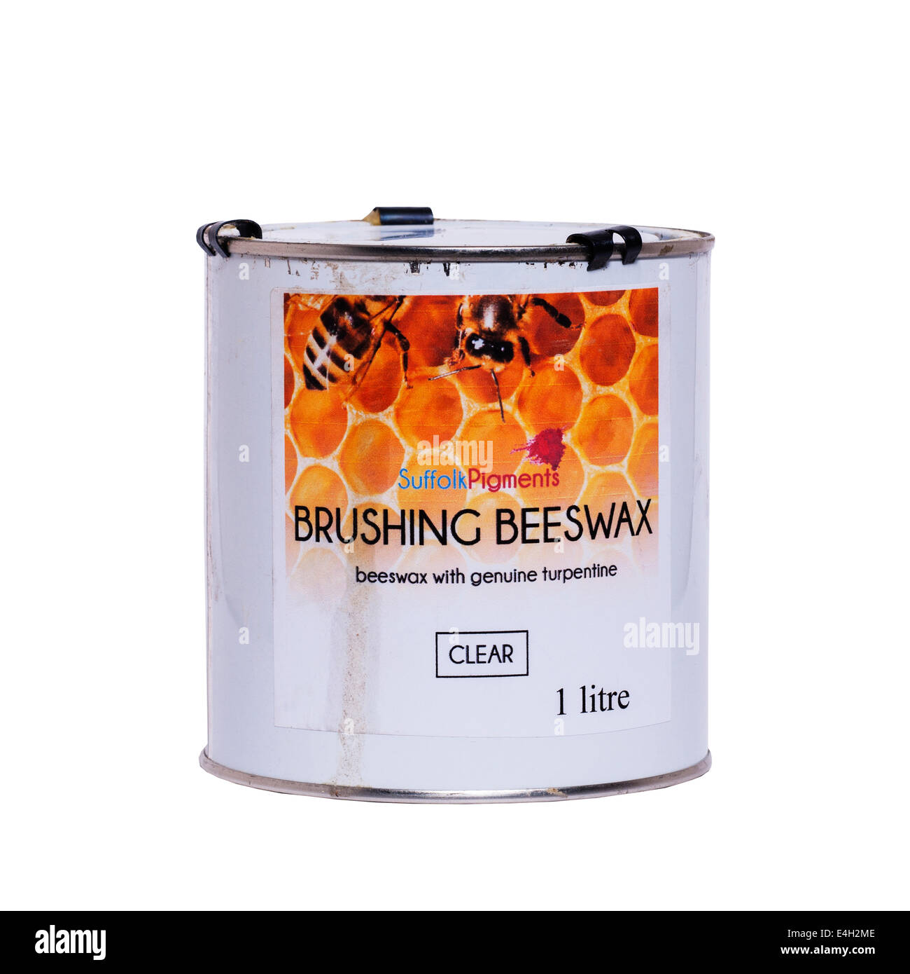 Una lattina di Suffolk pigmenti di cera d'api di spazzolatura su sfondo bianco Foto Stock