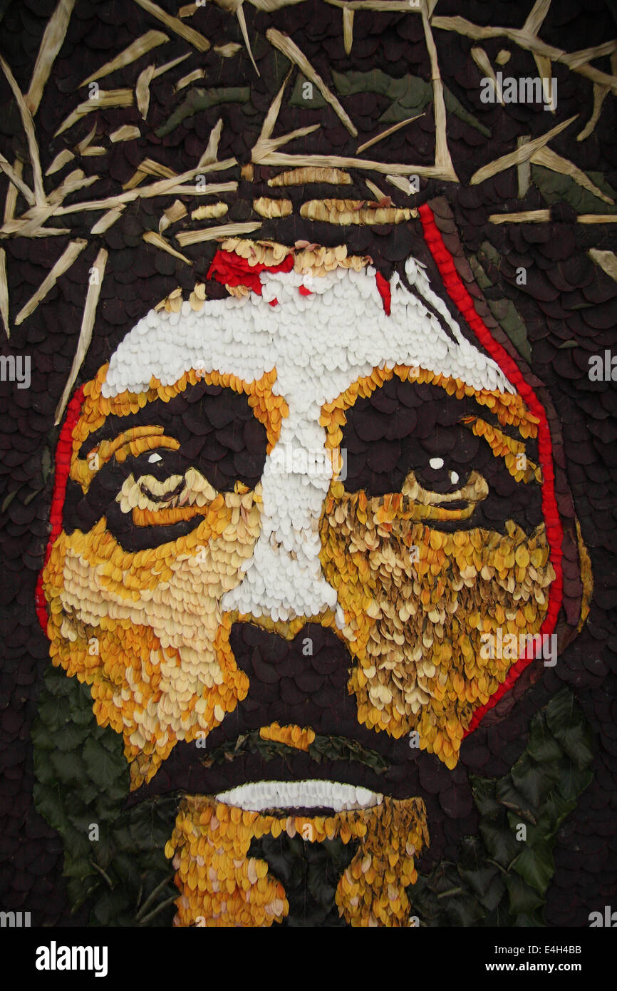 Ritratto di Gesù Cristo che indossa una corona di spine, Peak District, Derbyshire, England, Regno Unito Foto Stock