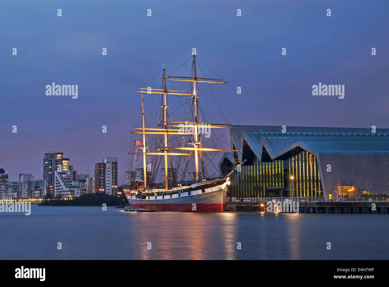 Il Glenlee Tall Ship al Riverside Museum Glasgow inizio serata in inverno Foto Stock