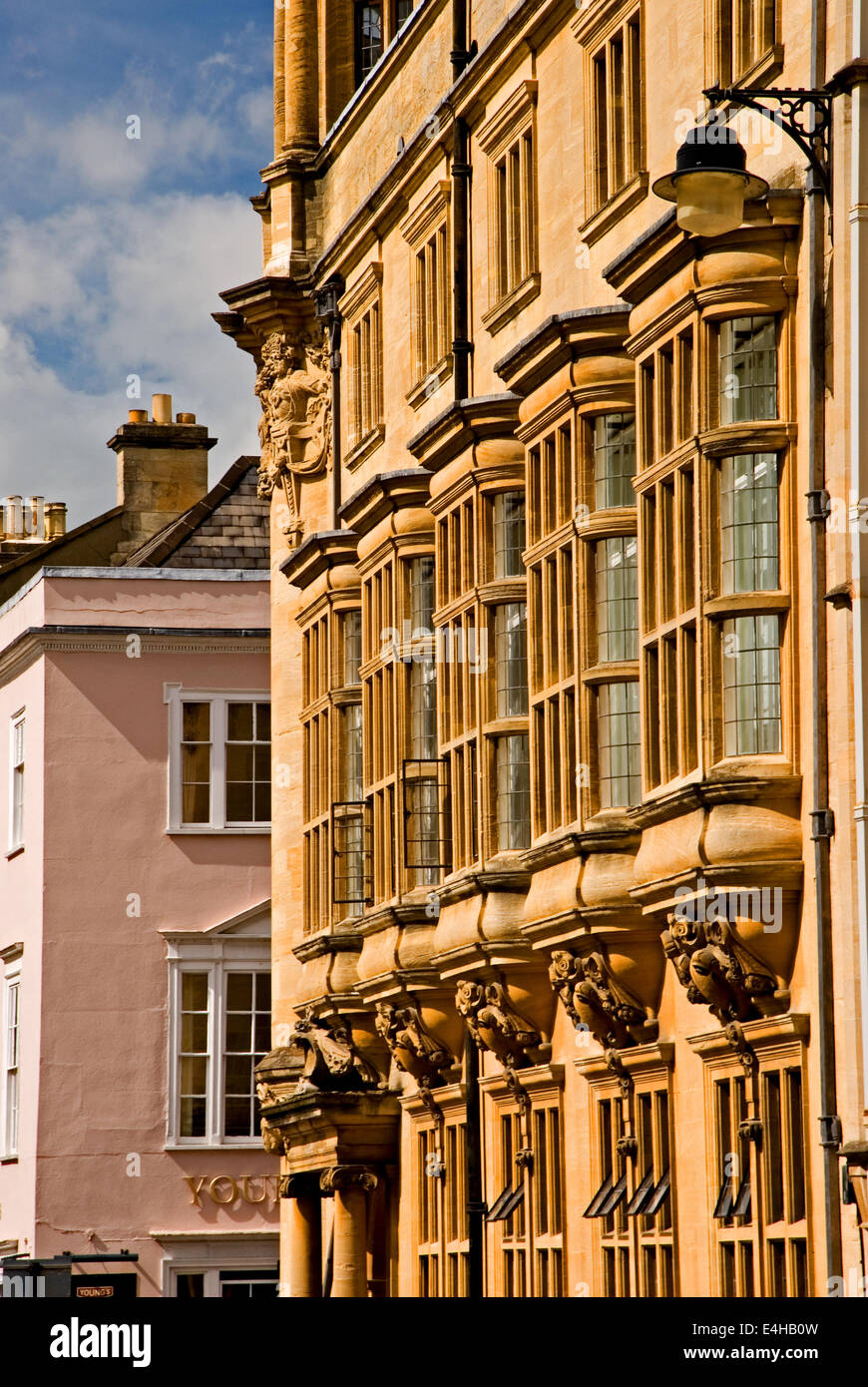 Architettura ornati su un alto edificio - Università di Oxford Foto Stock