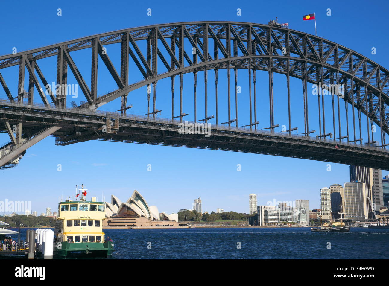 Ferry di Sydney e il Sydney Harbour Bridge, la Sydney, Nuovo Galles del Sud, Australia Foto Stock