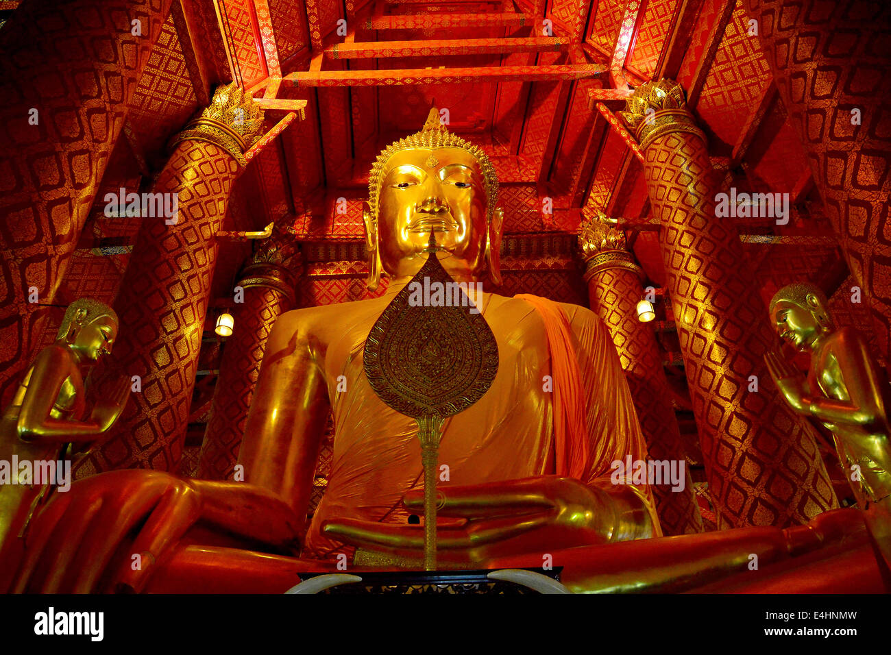 Immagine del Buddha a Wat Watpananchong, Ayuthaya, Thailandia una immagine del Buddha in Thailandia si riferisce tipicamente a tridimensionale di pietra, Foto Stock