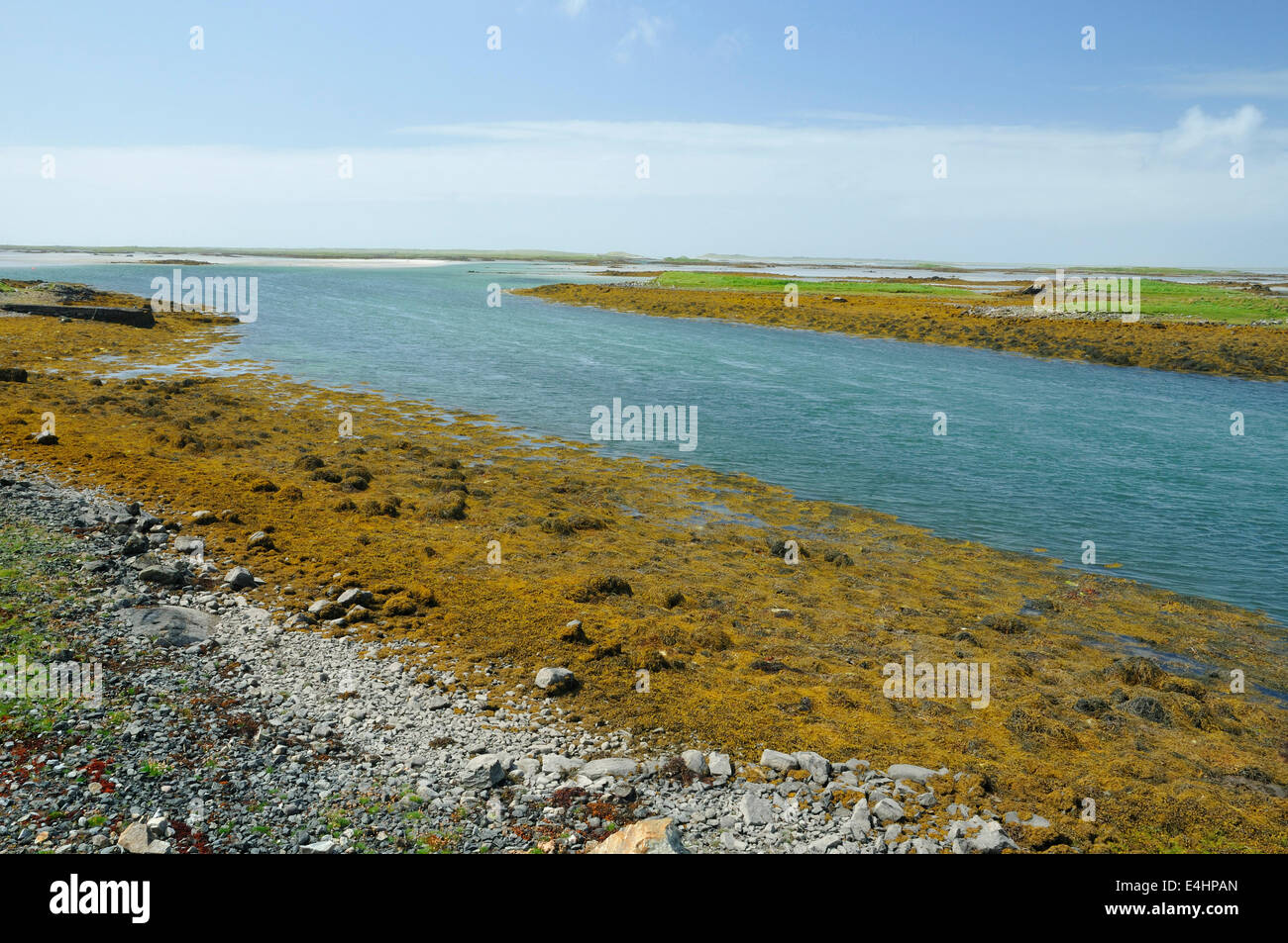 Vista da causeway di North Uist da Benbecula. Eileanan Glasa sulla destra Foto Stock