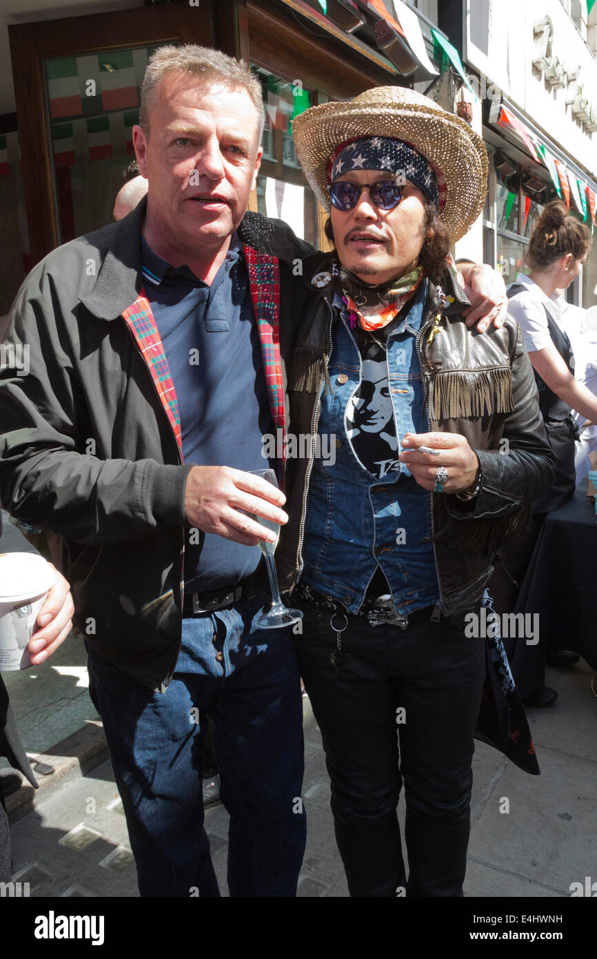 Il sessantacinquesimo anniversario del Bar Italia in Frith Street, Soho, Londra con Suggs e Adam Ant Foto Stock