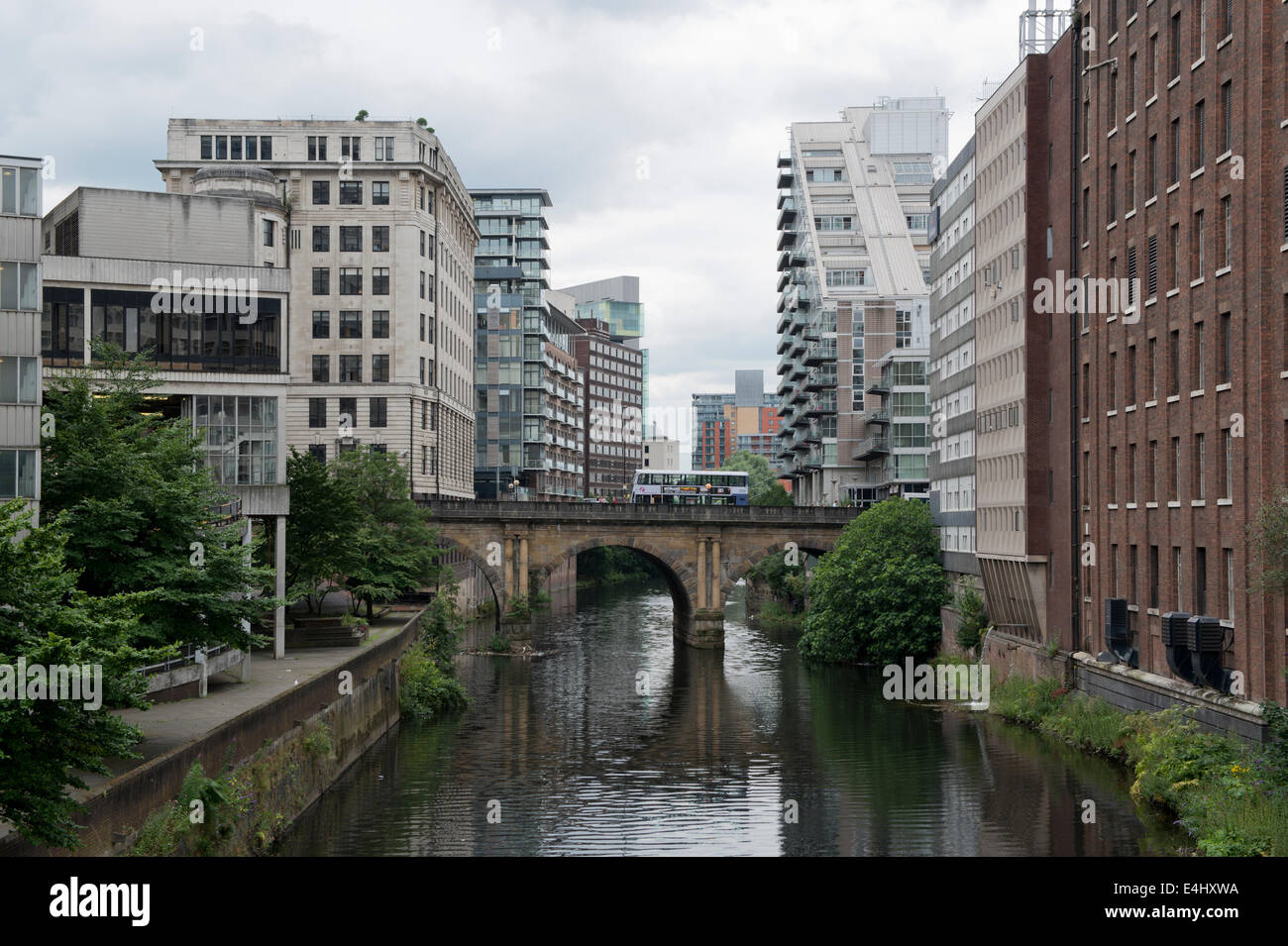 Una vista di Blackfriars Street Bridge, il Manchester Ship Canal / fiume Irwell e Salford, preso dal ponte Victoria Street. Foto Stock