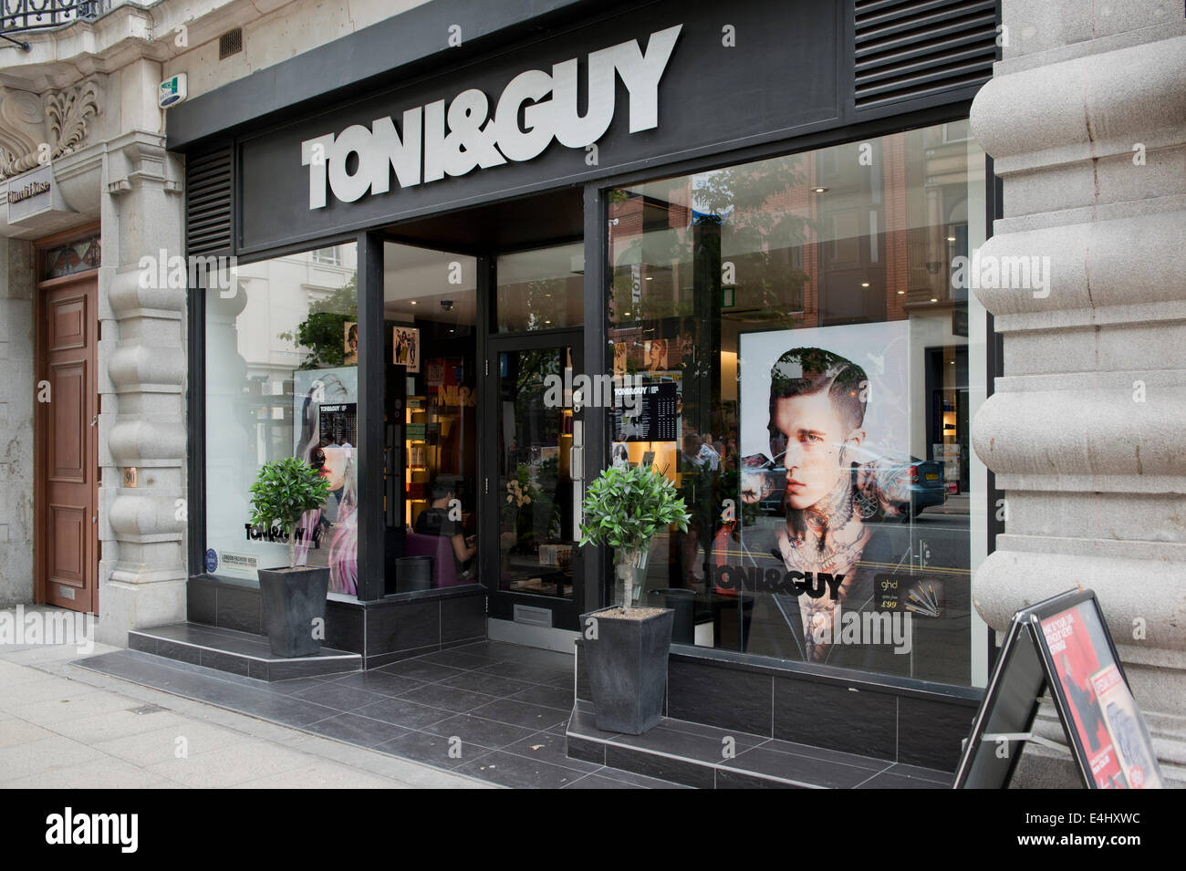 Toni and guy hairdressers immagini e fotografie stock ad alta risoluzione -  Alamy