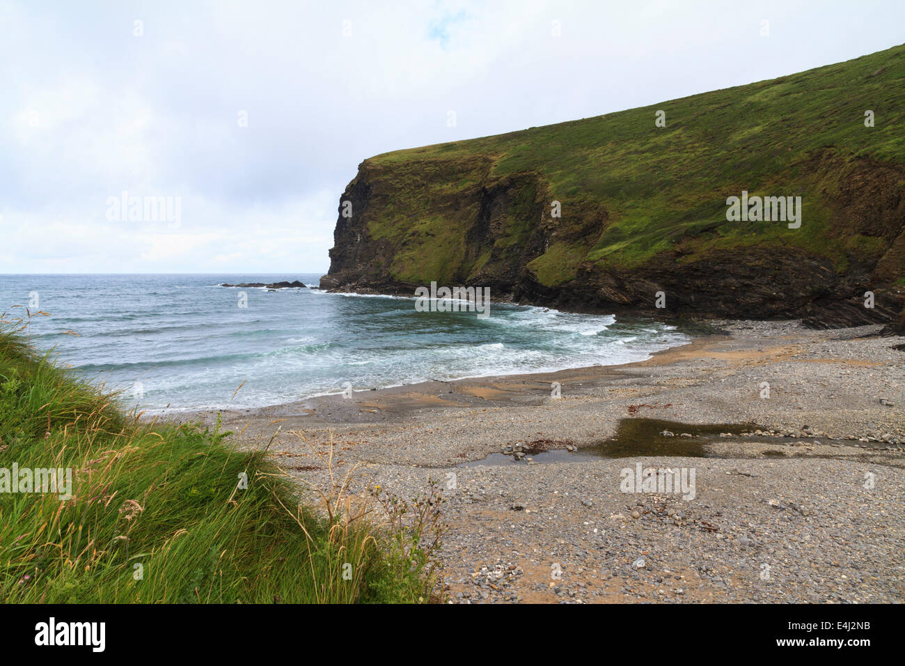 La spiaggia di Crackington Haven, Cornwall, Regno Unito in giugno Foto Stock