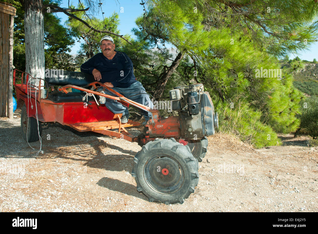 Griechenland, Rodi, südlich von Monolithos, Bauer auf Transporte Foto Stock