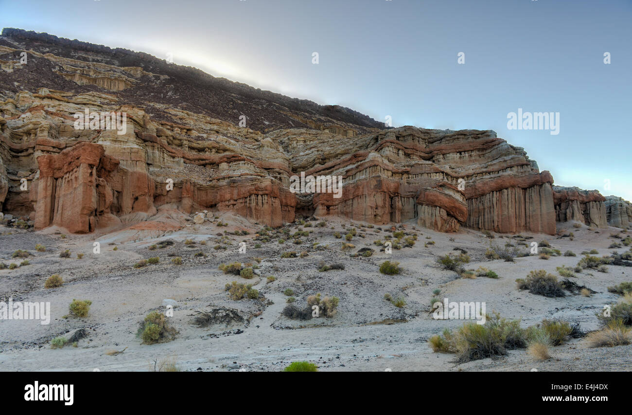 Il Red Rock Canyon State Park in Kern County, California, Stati Uniti d'America con scenic deserto scogliere, buttes & spettacolari formazioni rocciose. Foto Stock