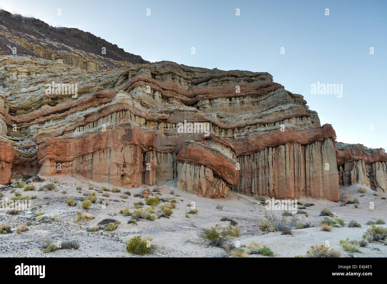 Il Red Rock Canyon State Park in Kern County, California, Stati Uniti d'America con scenic deserto scogliere, buttes & spettacolari formazioni rocciose. Foto Stock