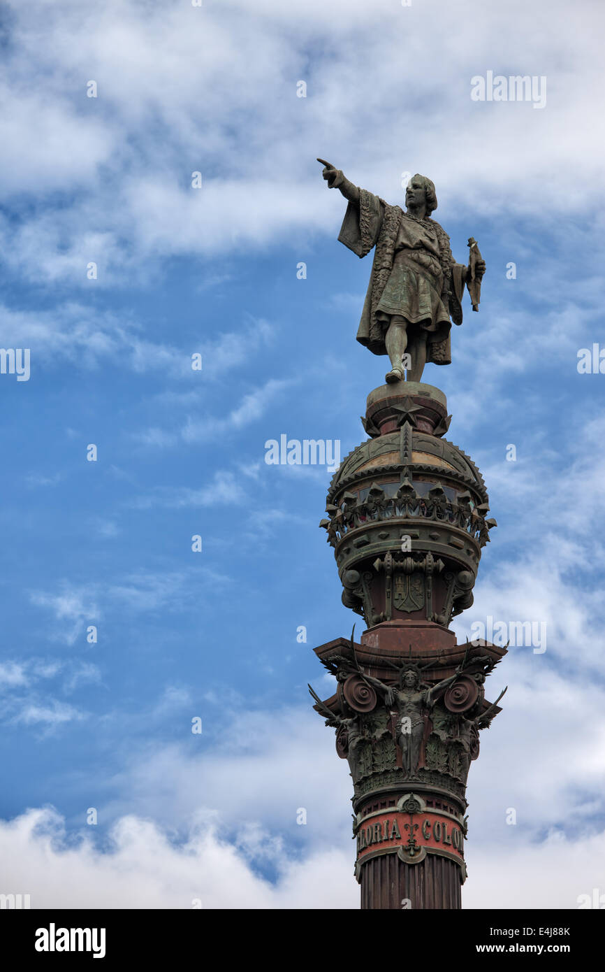 Parte superiore del monumento di Colombo (Mirador de Colom) a Barcellona, in Catalogna, Spagna. Statua in bronzo di Rafael Atche. Foto Stock