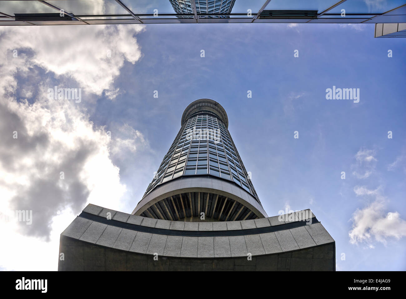 La BT Tower è una torre di comunicazione si trova a Fitzrovia, Londra, di proprietà del Gruppo BT Foto Stock