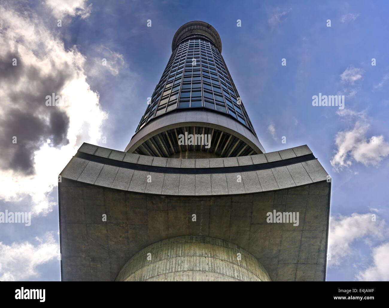 La BT Tower è una torre di comunicazione si trova a Fitzrovia, Londra, di proprietà del Gruppo BT Foto Stock