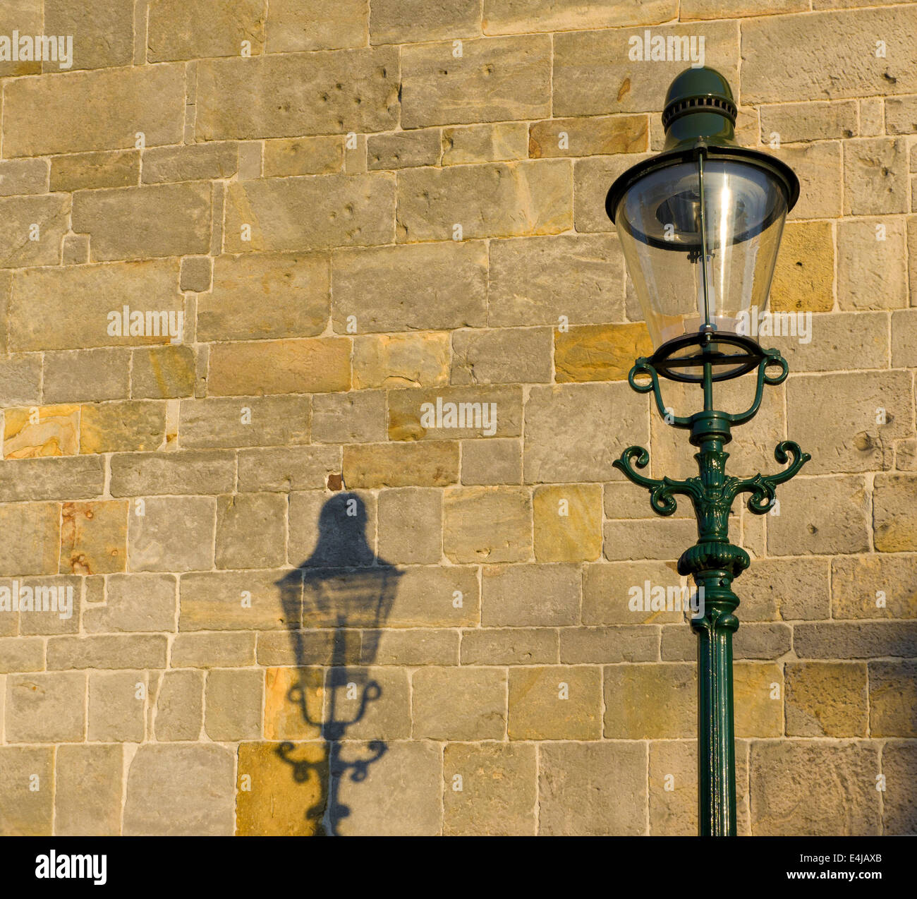 Ombra della luce della lanterna immagini e fotografie stock ad alta  risoluzione - Alamy