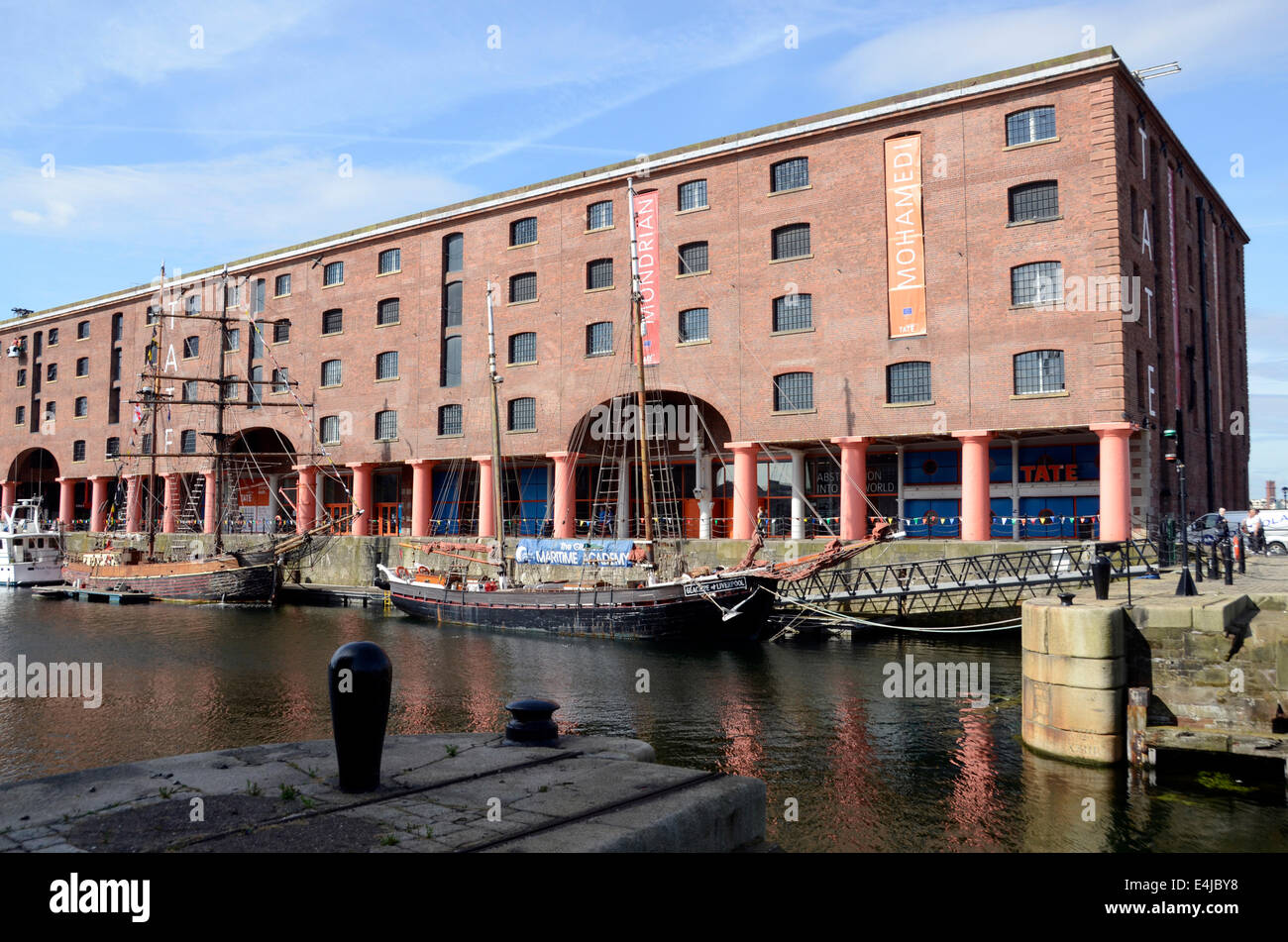 Tate Liverpool galleria d'arte sull'Albert Dock, Liverpool, in Inghilterra, Regno Unito Foto Stock