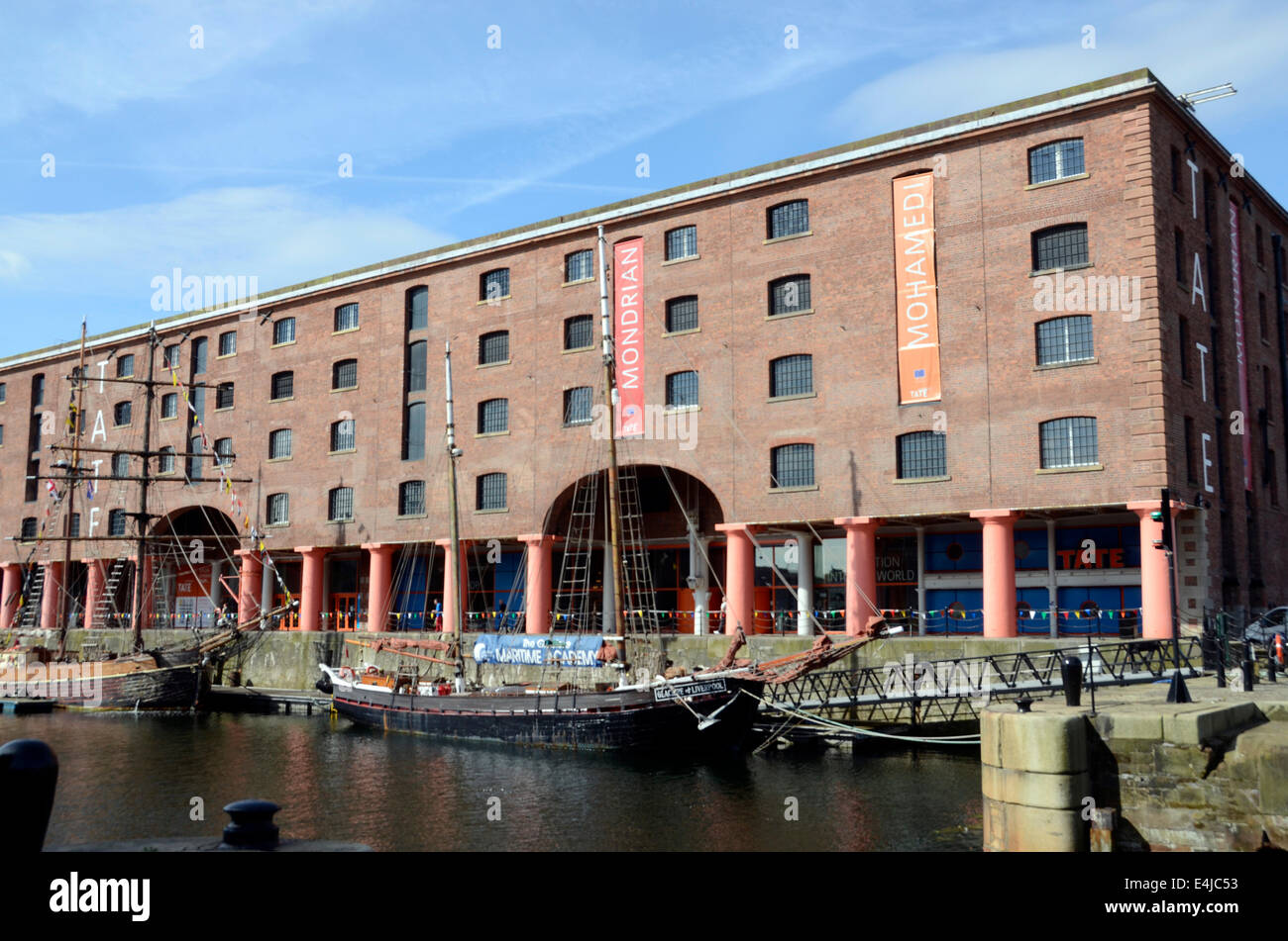 Tate Liverpool galleria d'arte sull'Albert Dock, Liverpool, in Inghilterra, Regno Unito Foto Stock